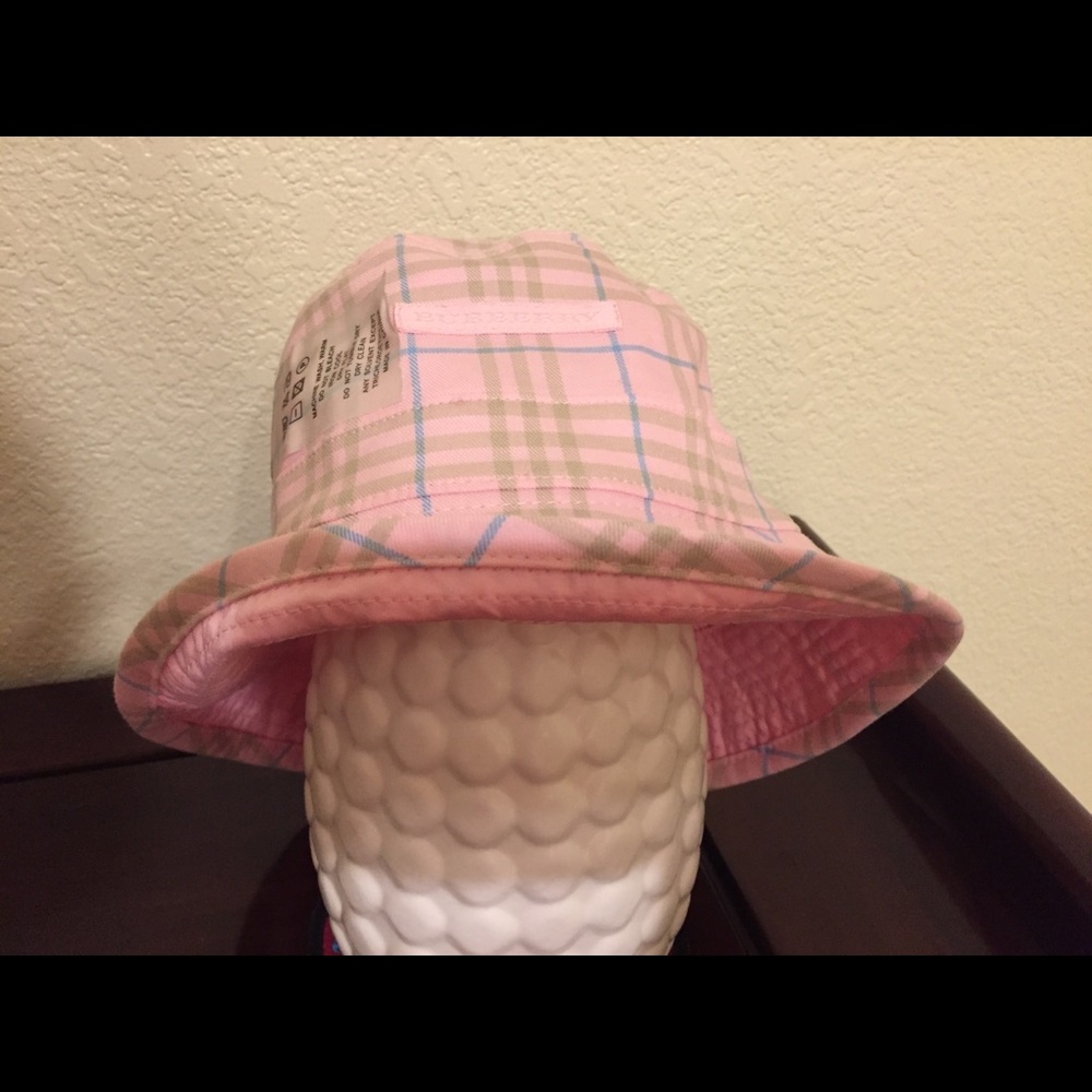 Burberry golf hat